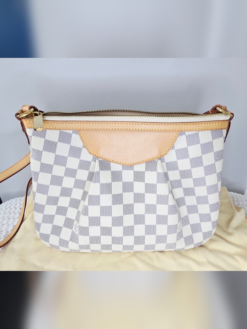 Louis Vuitton Damier Azur Siracusa PM Crossbody - Picture 5 of 14